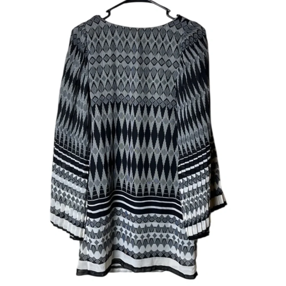 love, Fire Black & White Geometric Flowy Angel Wing Dress - Small - Picture 3 of 10
